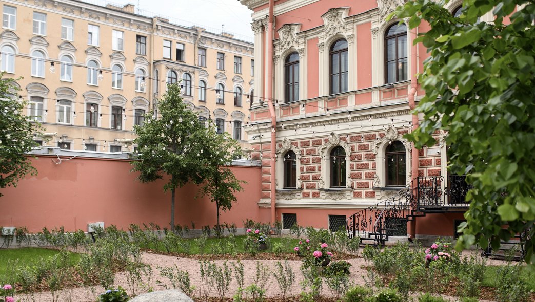 Выставка Занятие по актерскому мастерству для детей в саду особняка XIX ...